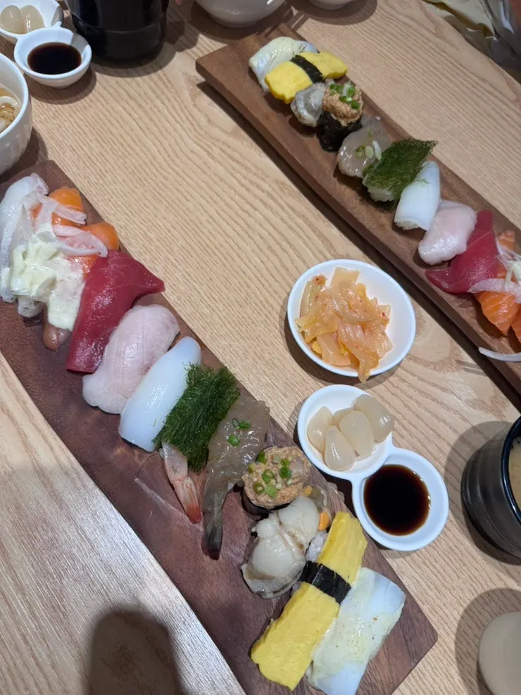 Full spread of the Ganghan Special Sushi set