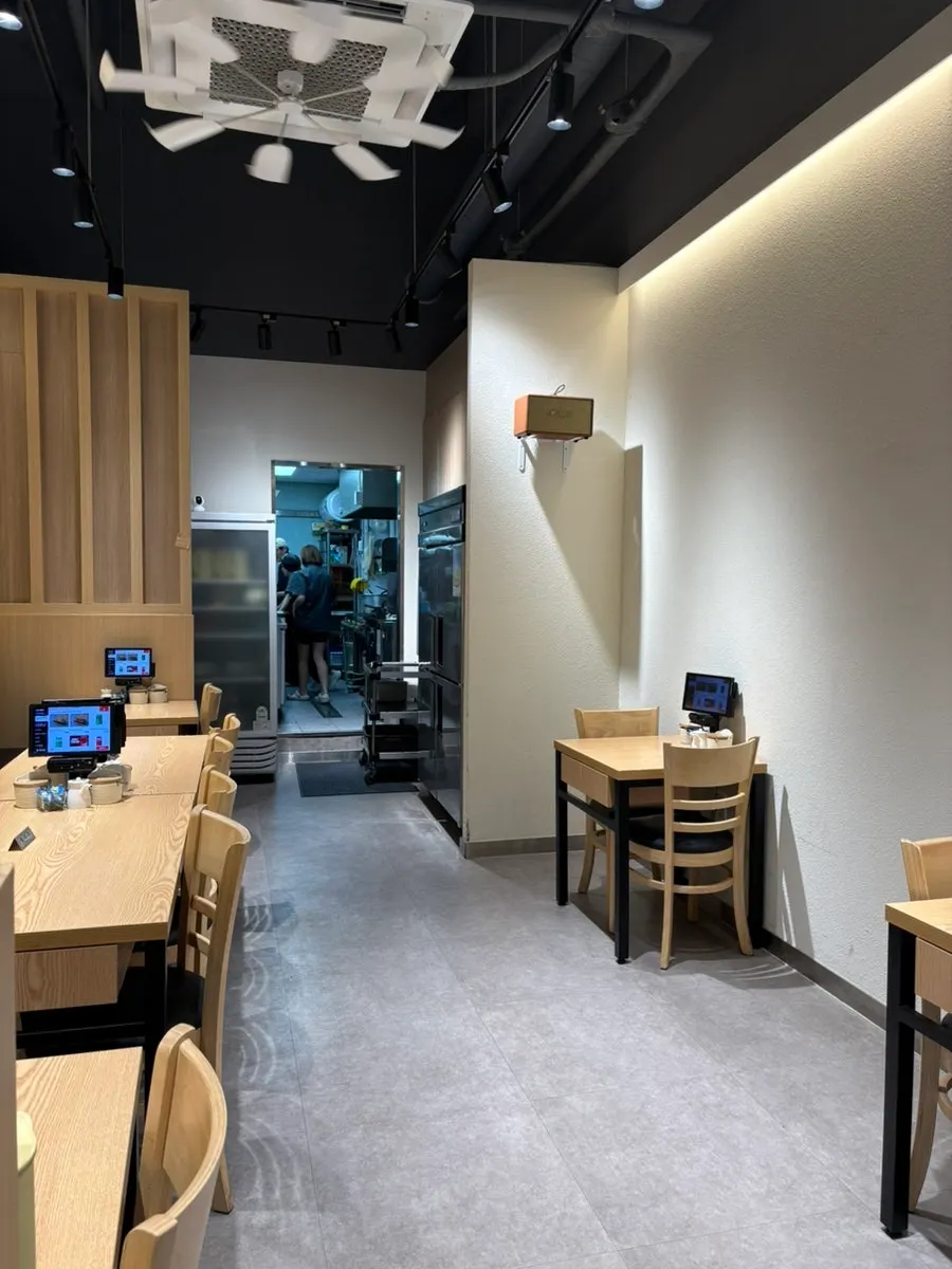 강한초밥 천안불당점 내부 테이블 좌석
