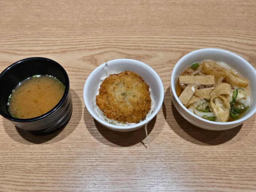 Seafood croquette, mini udon, and jangguk served after ordering