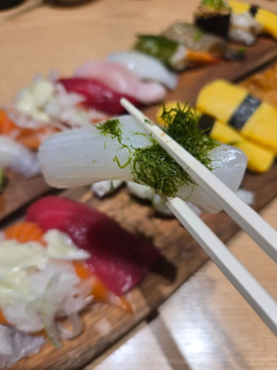 Sushi plate including pieces wrapped in gamtae seaweed