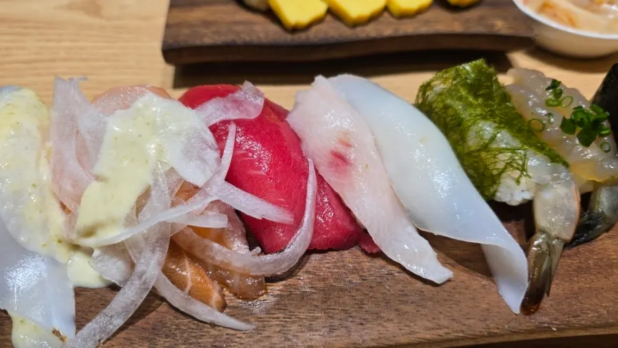 Thick cuts of fish on the 12-piece sushi set