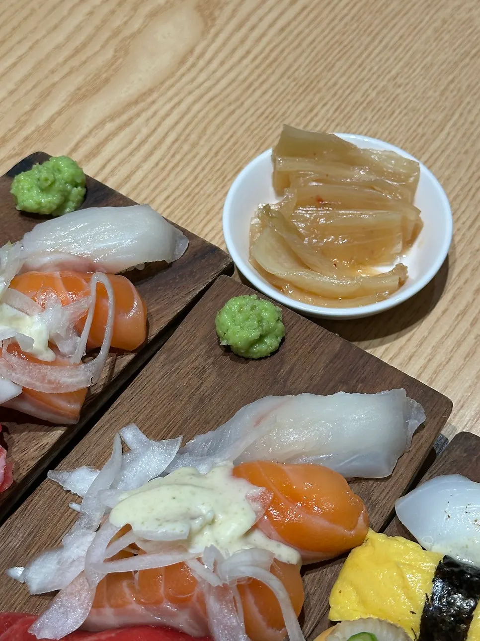 강한특초밥 한 판 구성