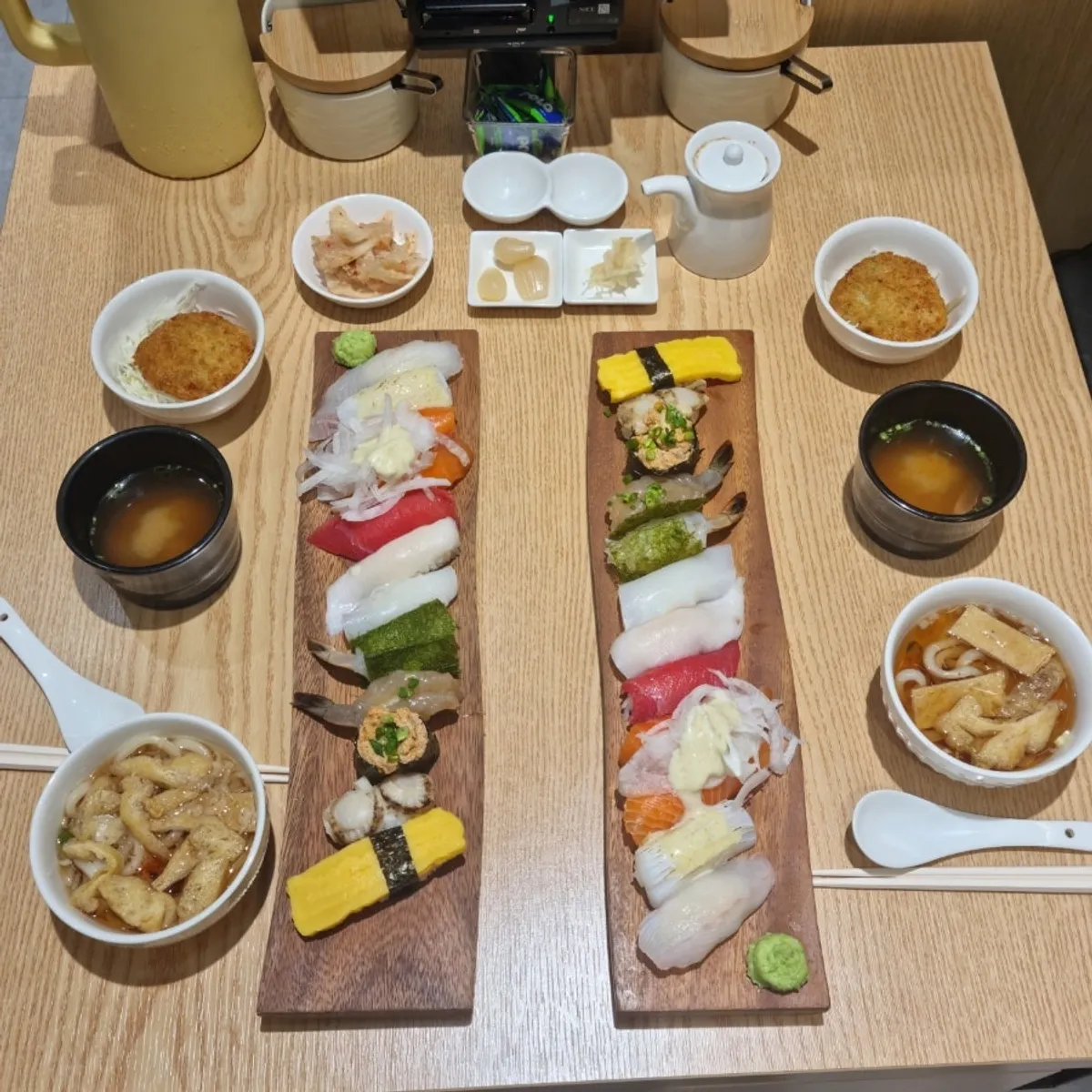 강한특초밥 12p와 미니우동 샐러드 한상