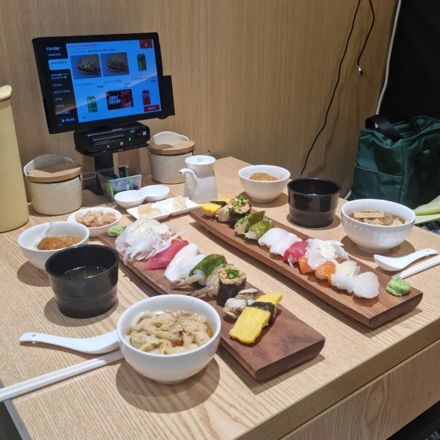 강한특초밥 12p 전체 상차림