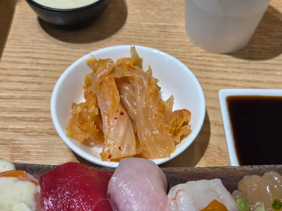 와사비를 따로 올려 먹는 오마카세초밥
