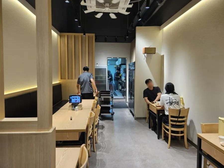 강한초밥 천안불당점 아담한 내부 좌석