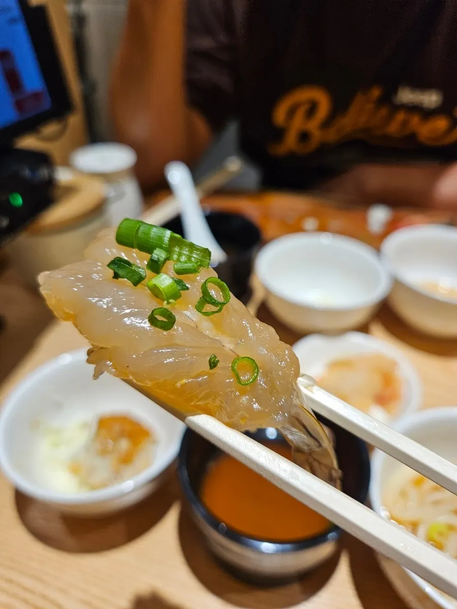 안키모 군함과 감태육회 초밥