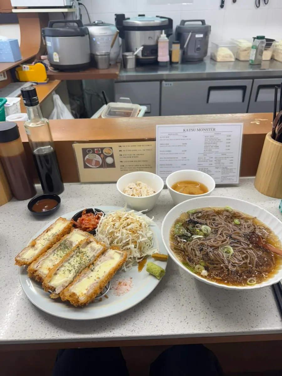 치즈카츠와 냉모밀 한 상