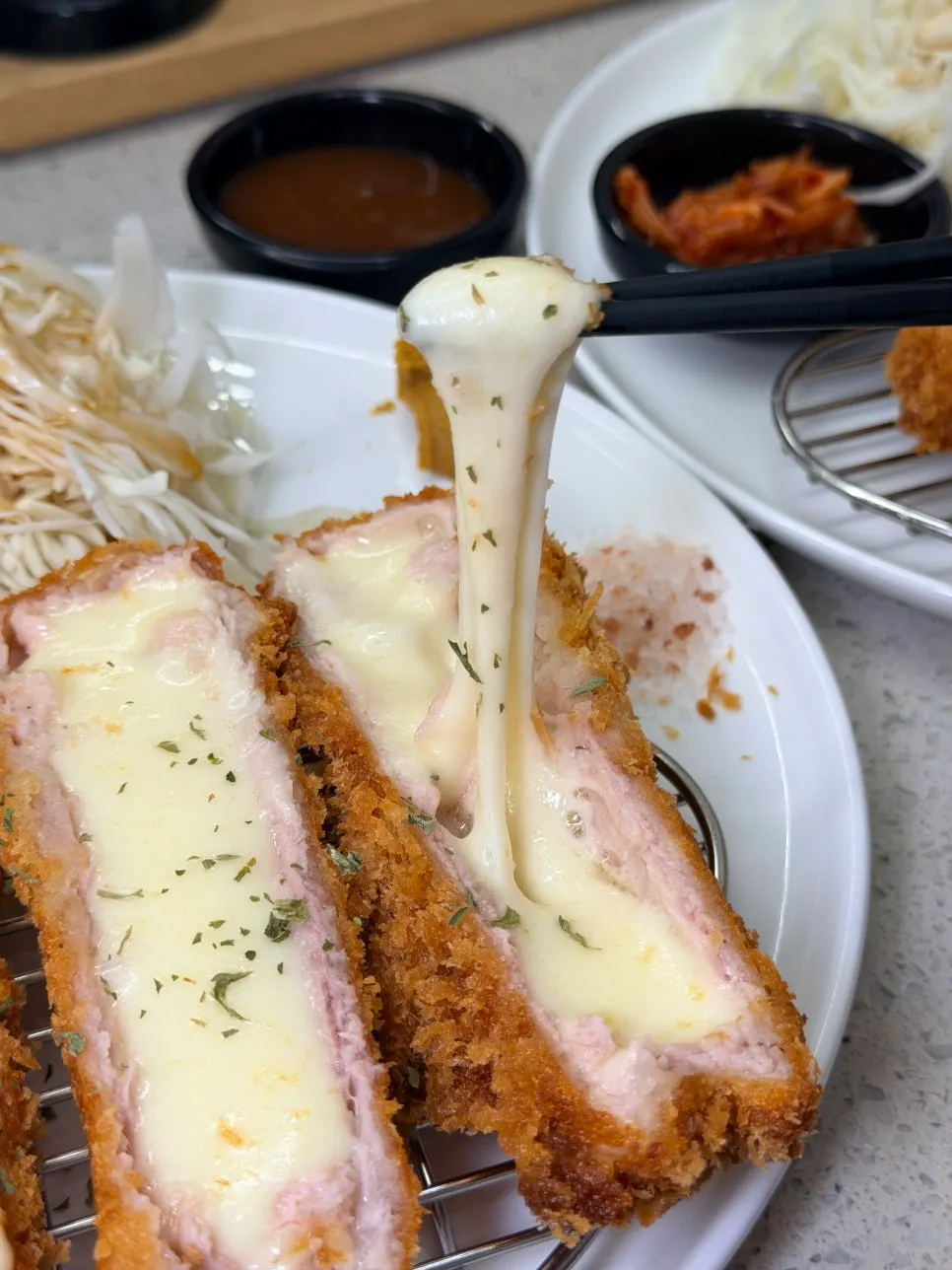 치즈카츠 한 접시