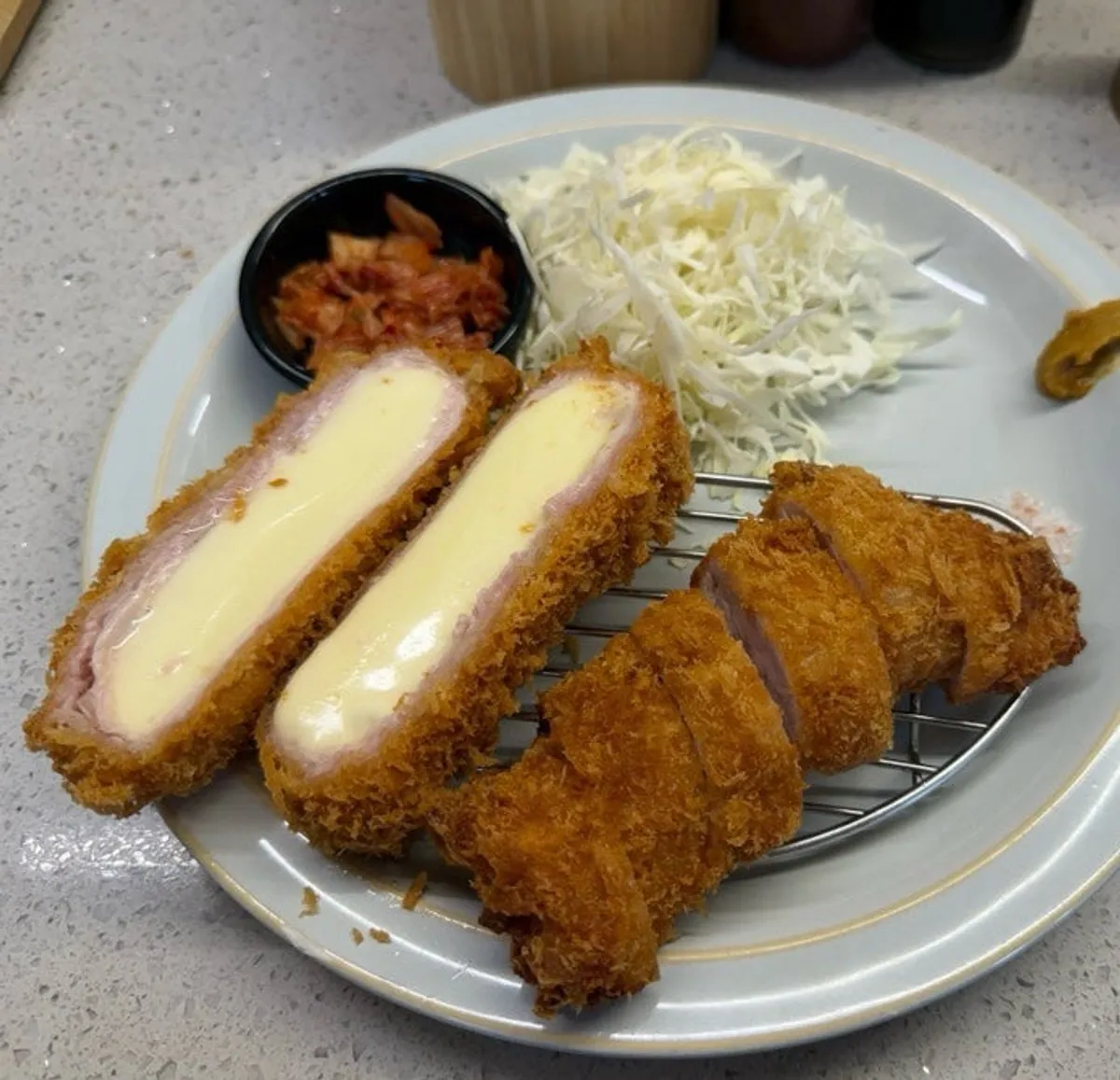 안심카츠와 치즈카츠가 함께 담긴 모듬카츠B
