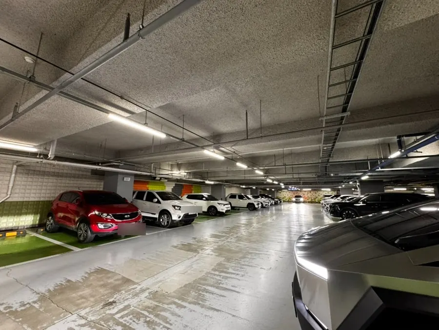 Entrance to the Buldang-dong First Plaza underground parking lot