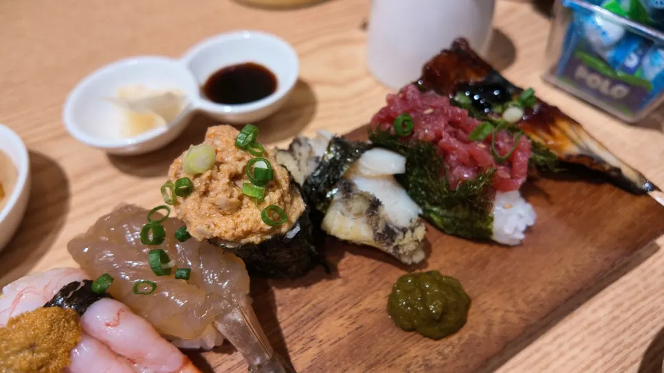 오마카세 초밥 구성 접시