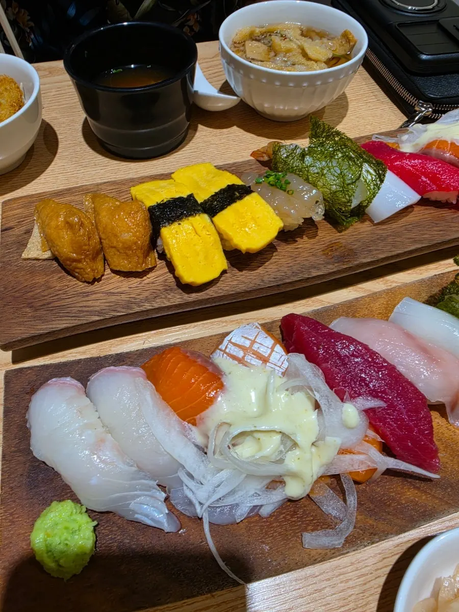 A full plate of Ganghan Special Sushi 12 pieces