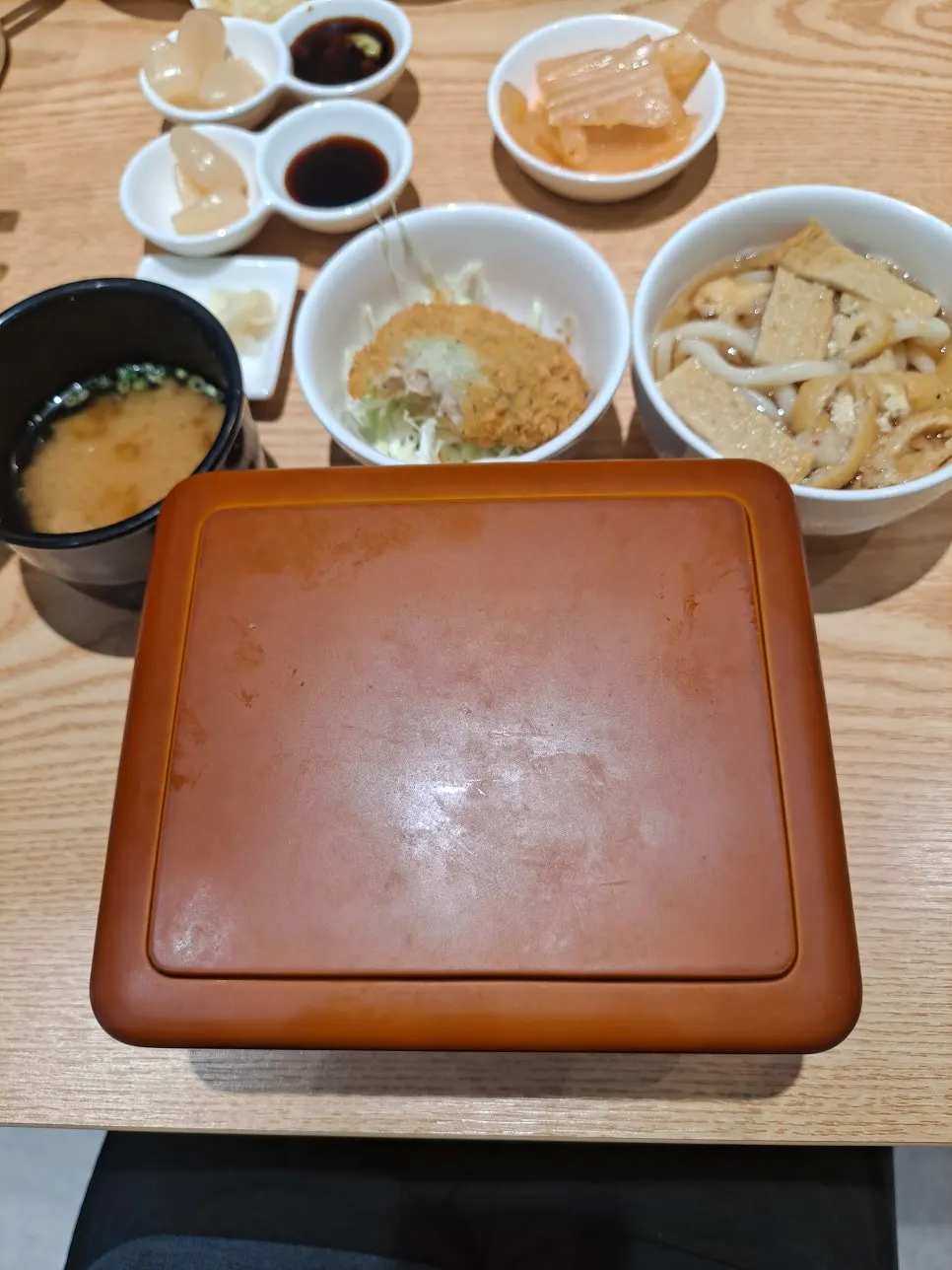 먹다 남은 오마카세초밥 접시