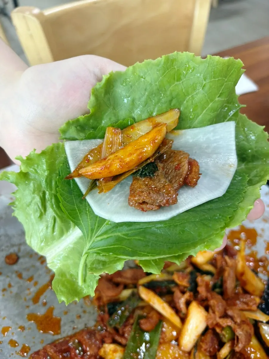 Duck jumulleok cooking with vegetables