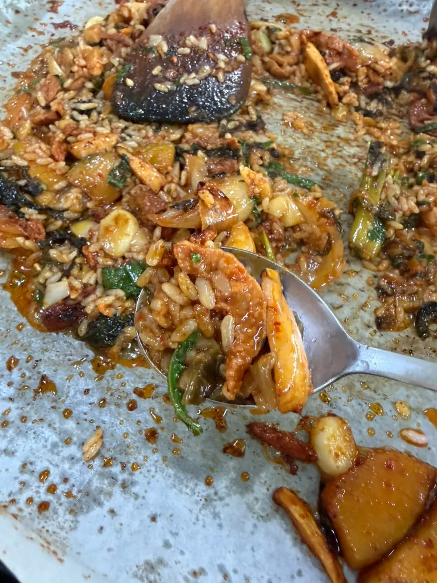 남은 고기와 함께 볶는 볶음밥