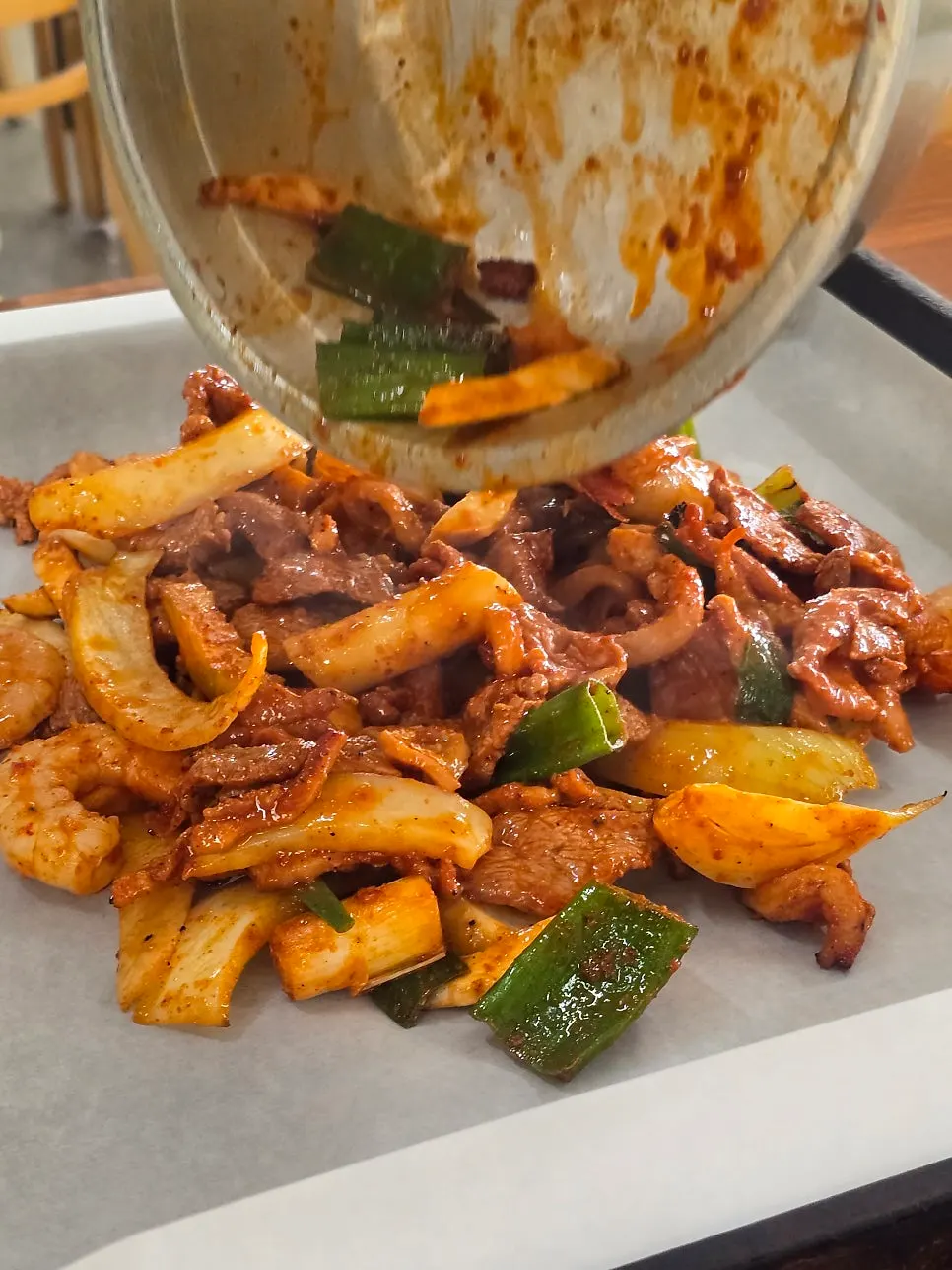 연탄불에 초벌된 오리주물럭