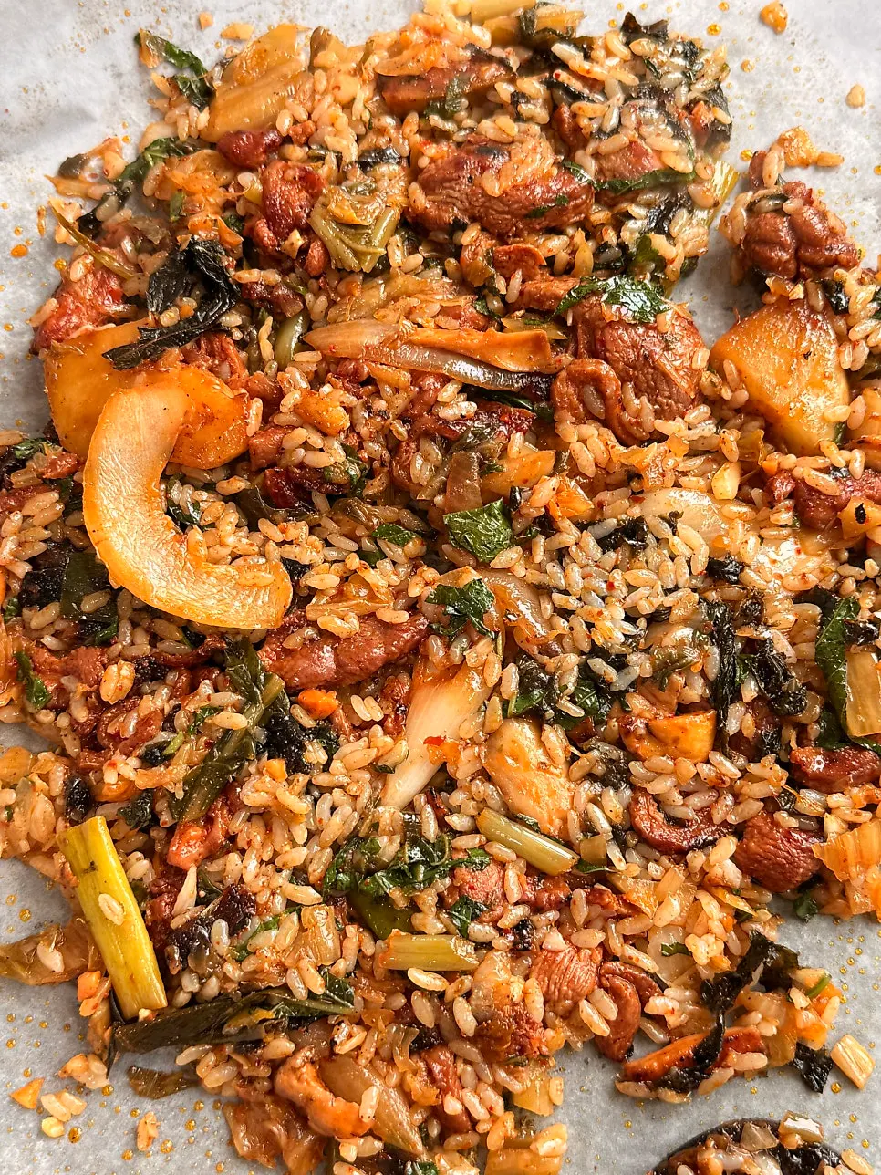 깻잎과 김가루를 넣은 볶음밥