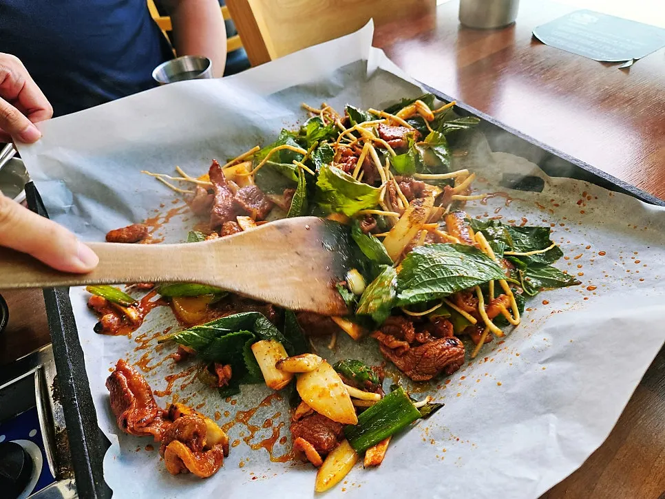 Duck jumulleok with samchae