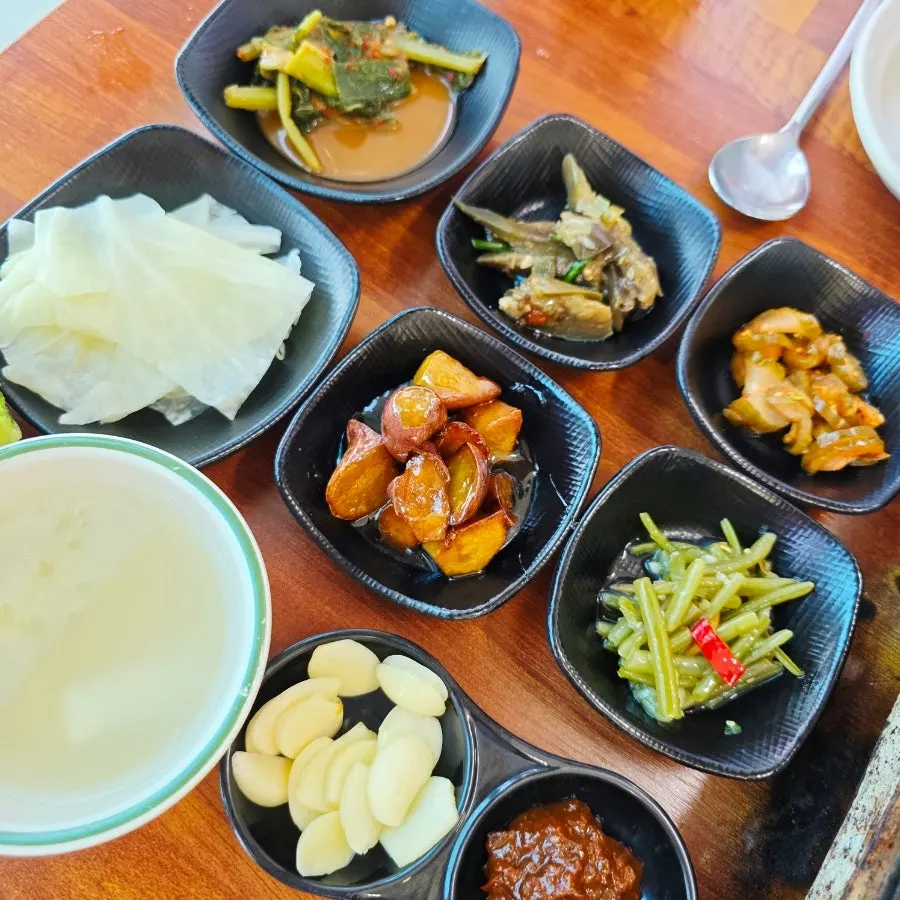 View of the duck jumulleok restaurant visited after touring Jeondeungsa Temple