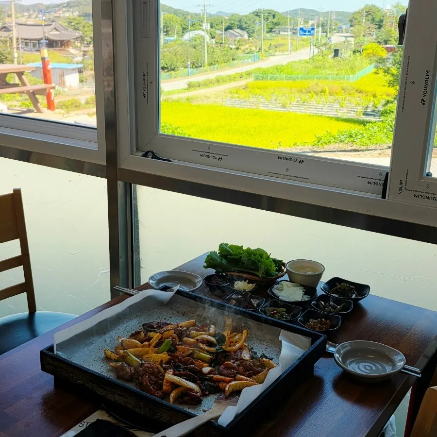 Quiet dining hall during brunch hours