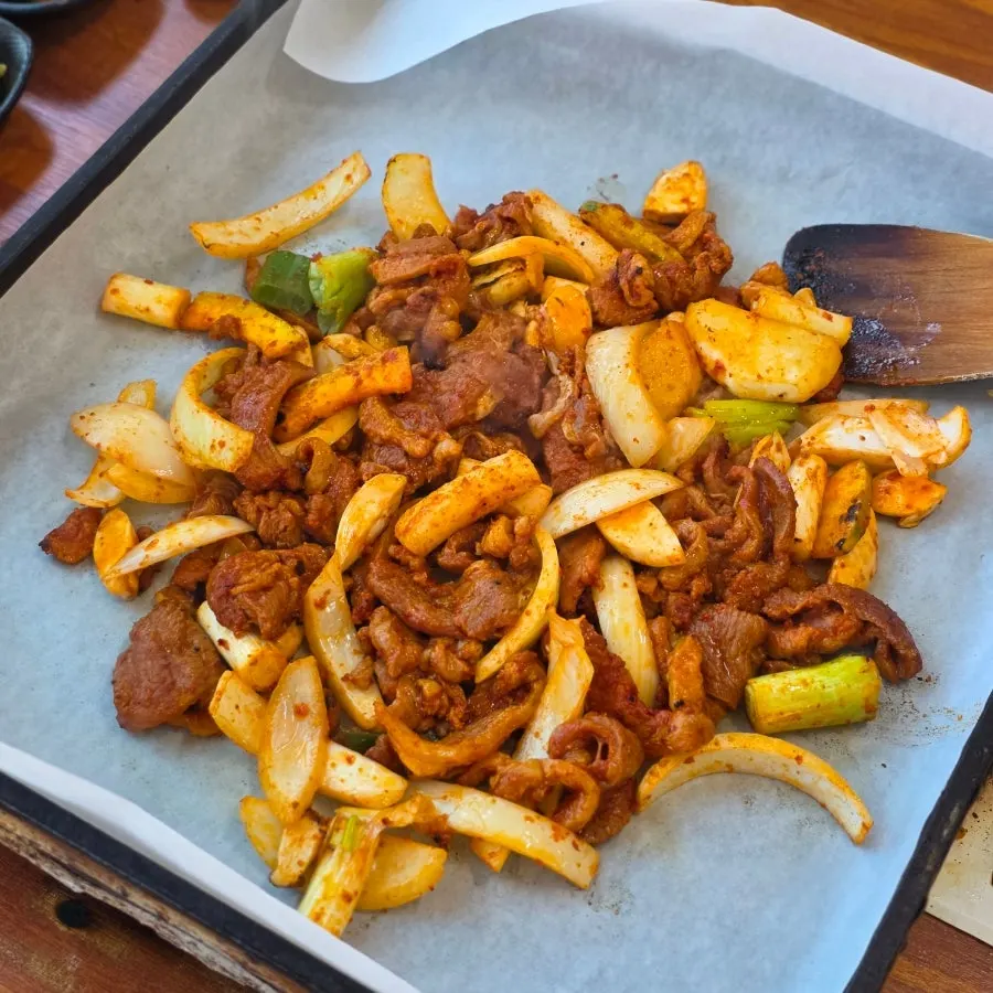 Duck jumulleok being stir-fried on the tabletop grill