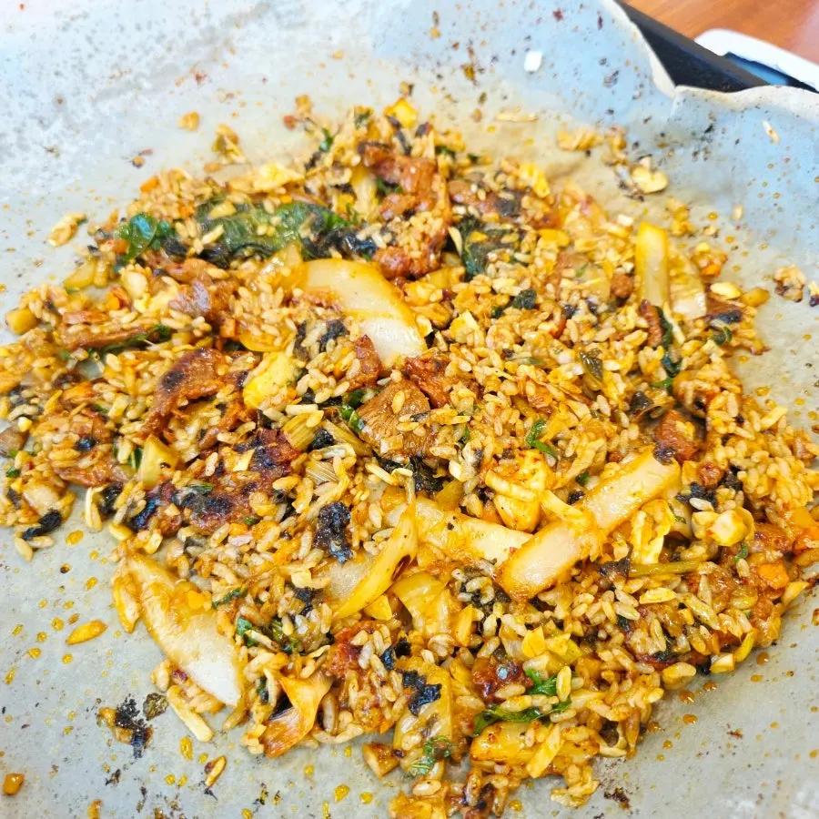 Finished duck jumulleok fried rice