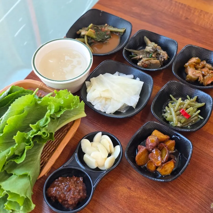 Wrapping up the duck jumulleok meal in Ganghwa