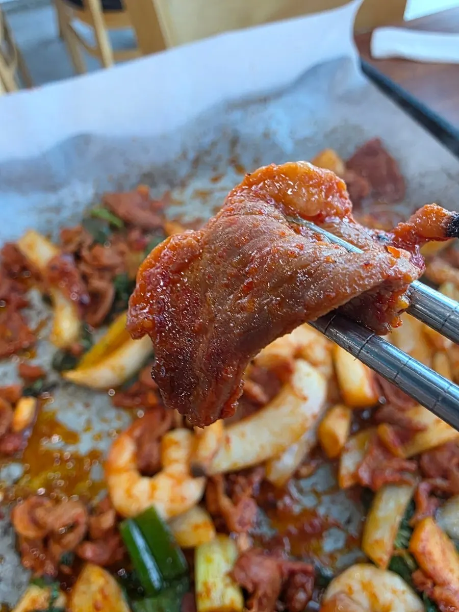 불맛 입은 오리고기 한 점