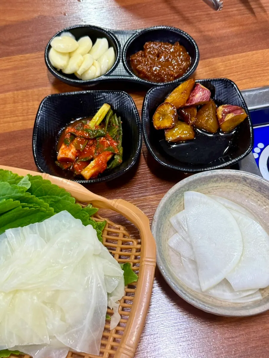 Basic side dishes including kimchi and pickled radish