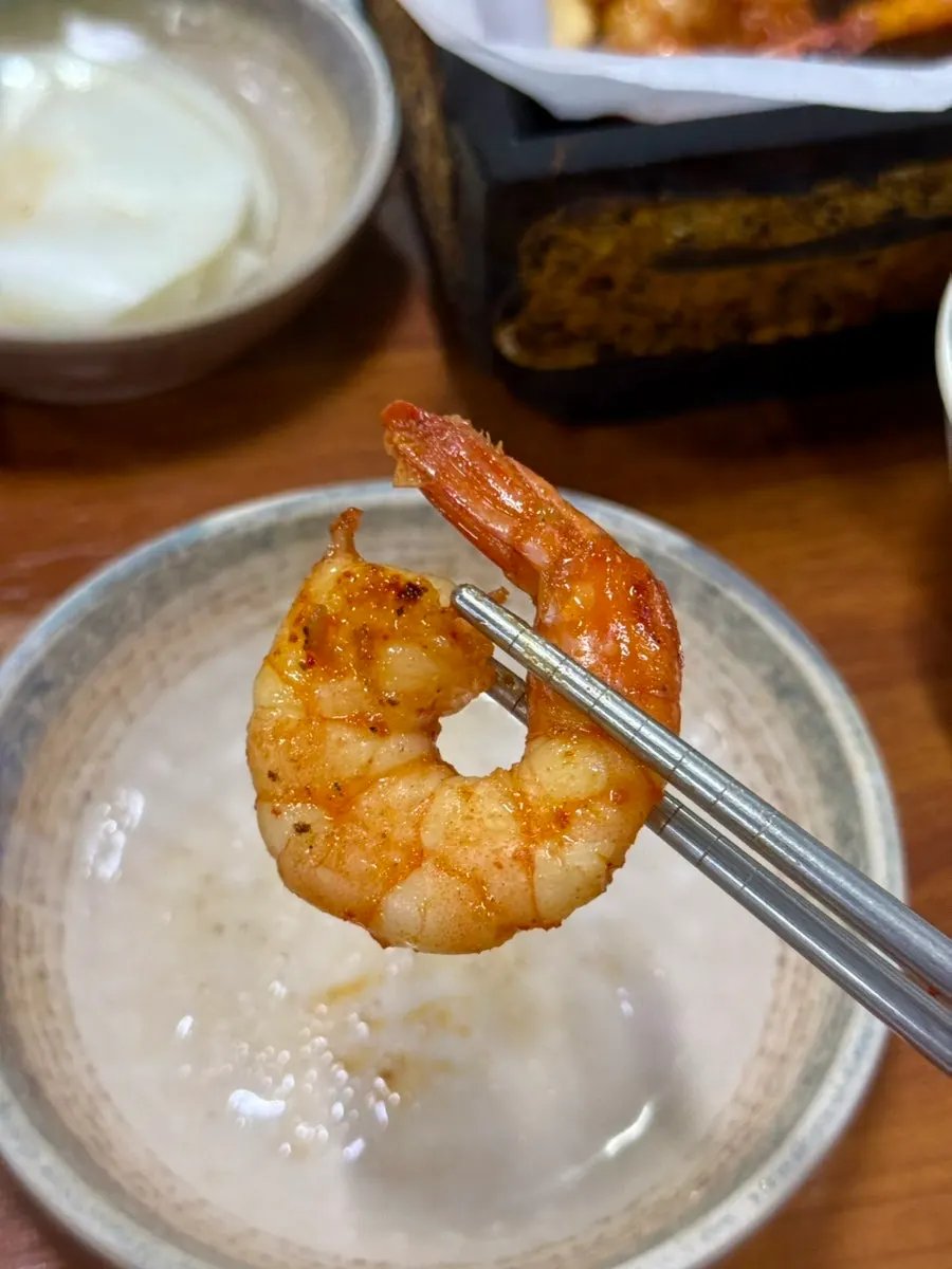 Picking up shrimp and duck meat together