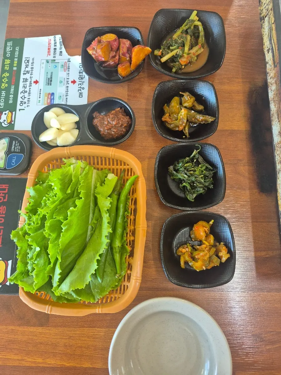 방송 출연을 알리는 가게 안 게시물