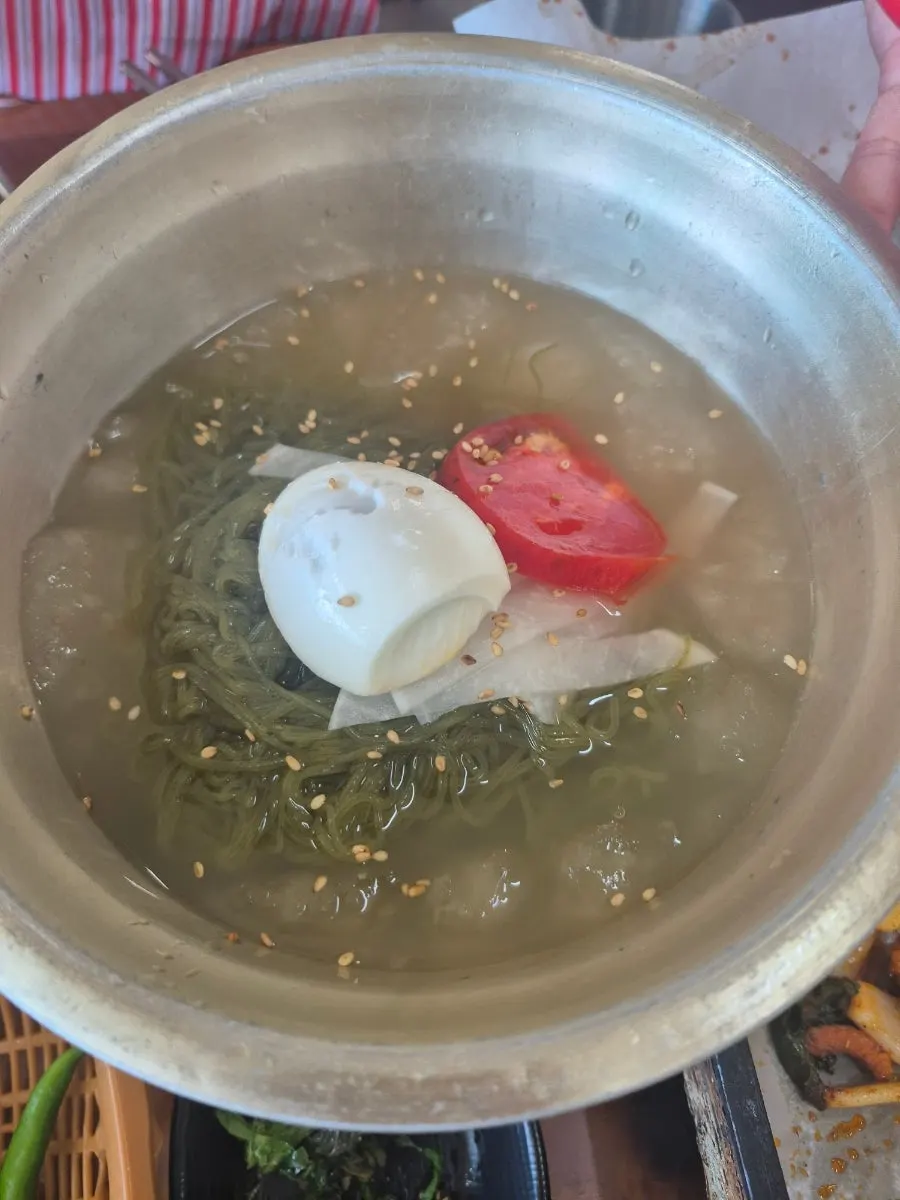 살얼음 육수의 냉면 한 그릇