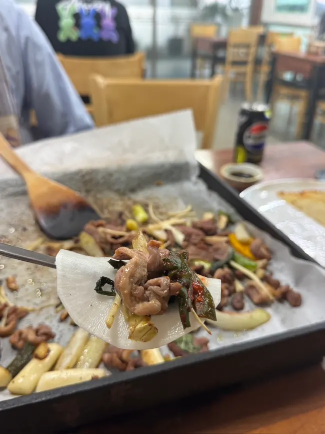 무쌈에 파김치를 얹은 쌈