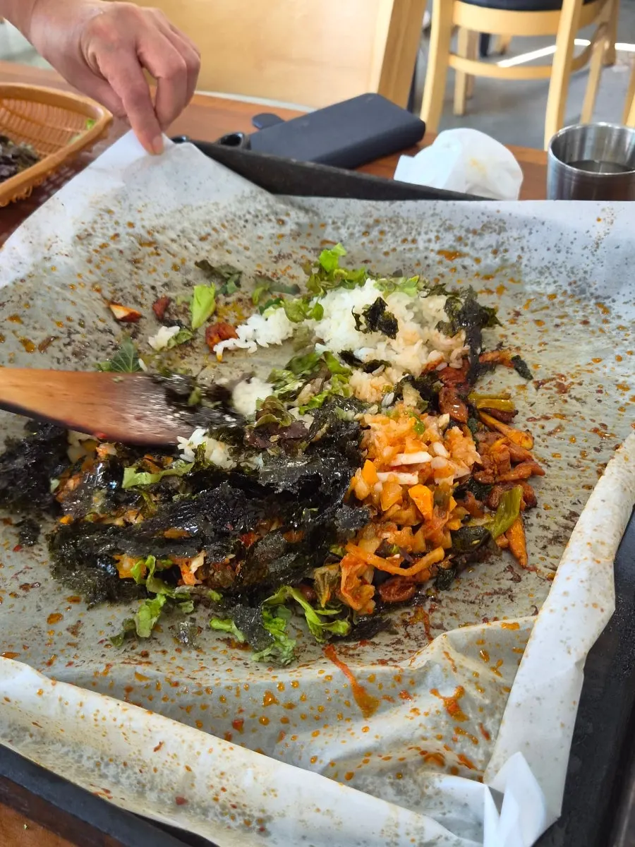 A bowl of Deok Ori Jumulleok's yeonnaengmyeon cold noodles