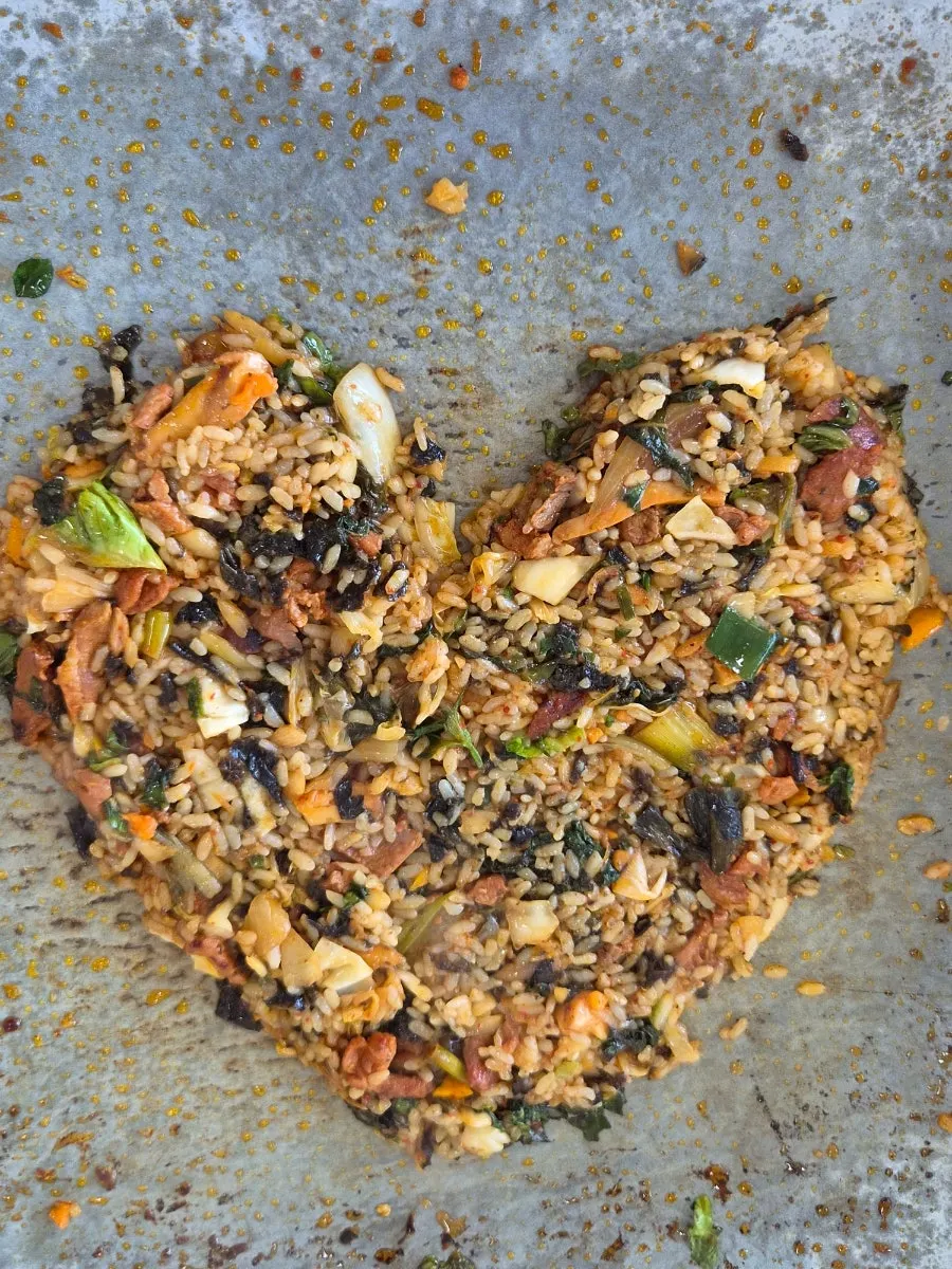 Finishing fried rice shaped into a heart