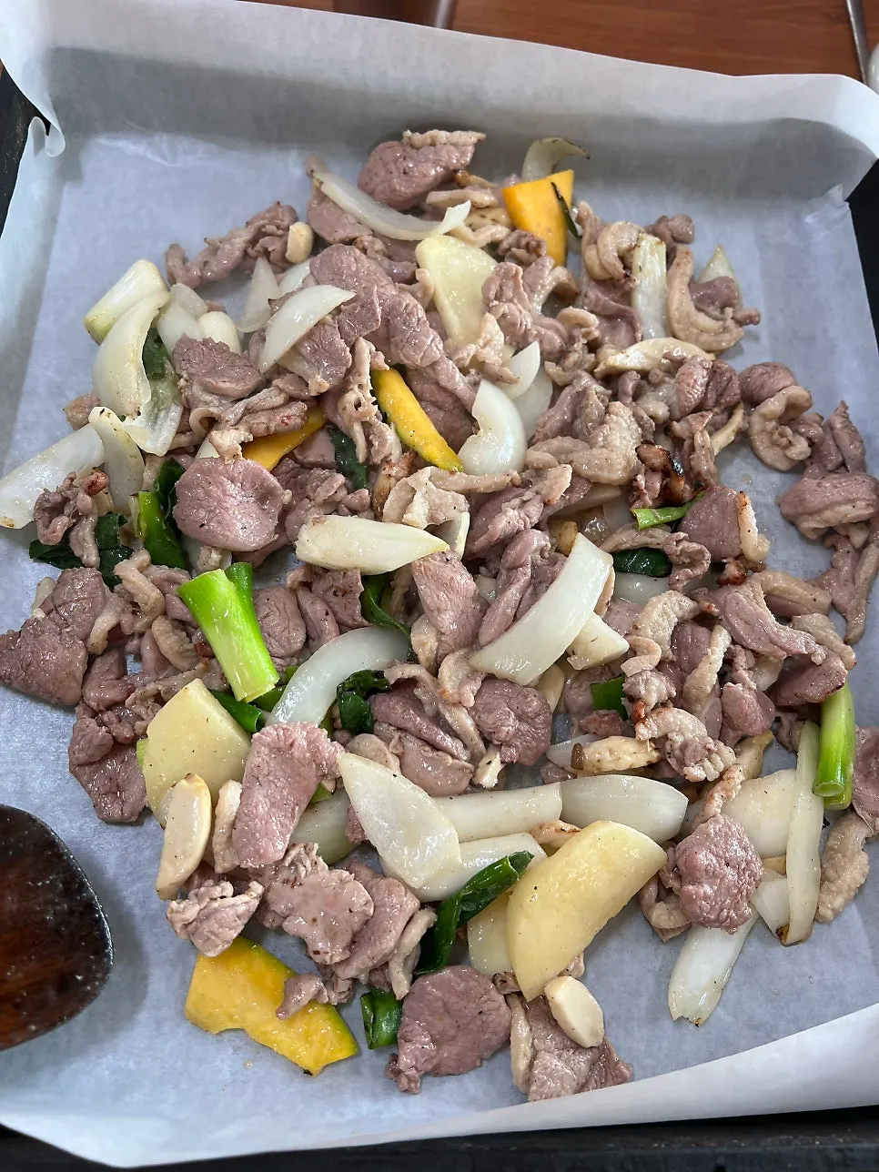 연탄 초벌 불맛이 입혀진 오리로스