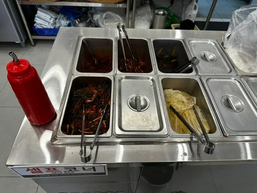 반찬을 가져다 먹을 수 있는 셀프바