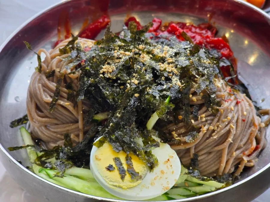 비빔막국수 곱빼기 한 그릇