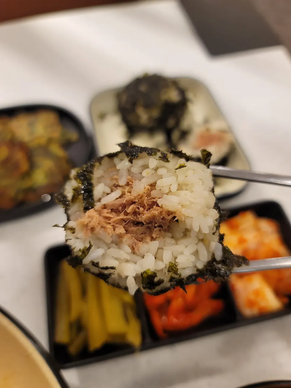 참치마요 주먹밥 단면