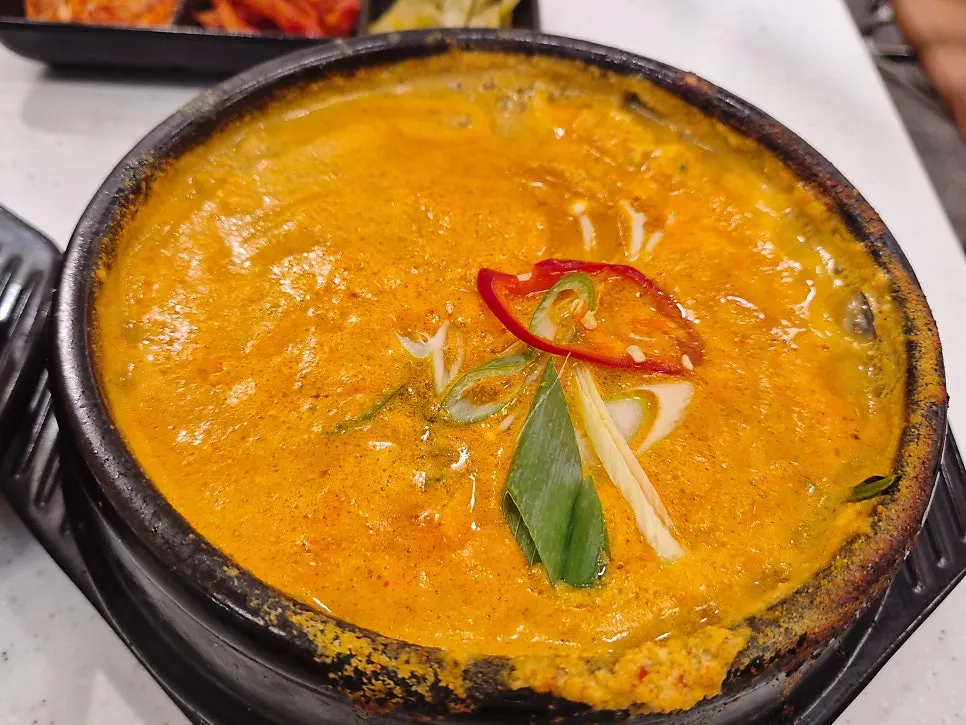 비지가 가득한 진한 비지찌개