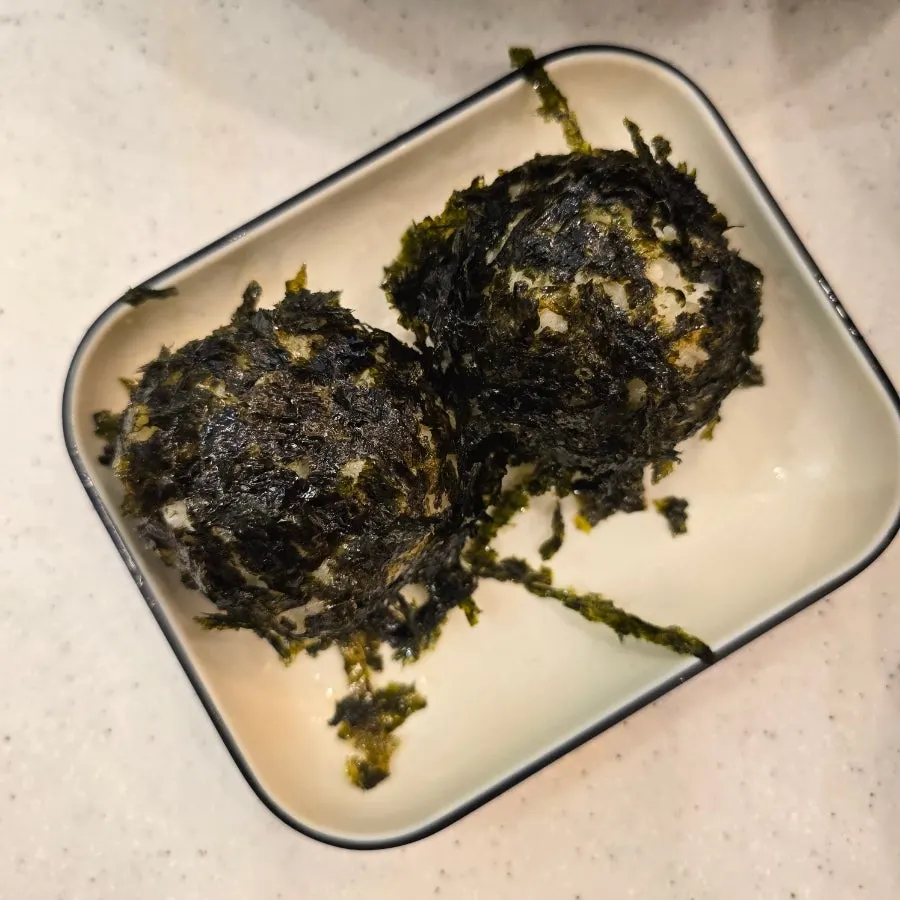 칼오징어 1인세트에 포함된 참치주먹밥