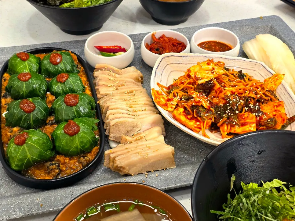 Full spread of the boiled meat set for two at ₩38,000