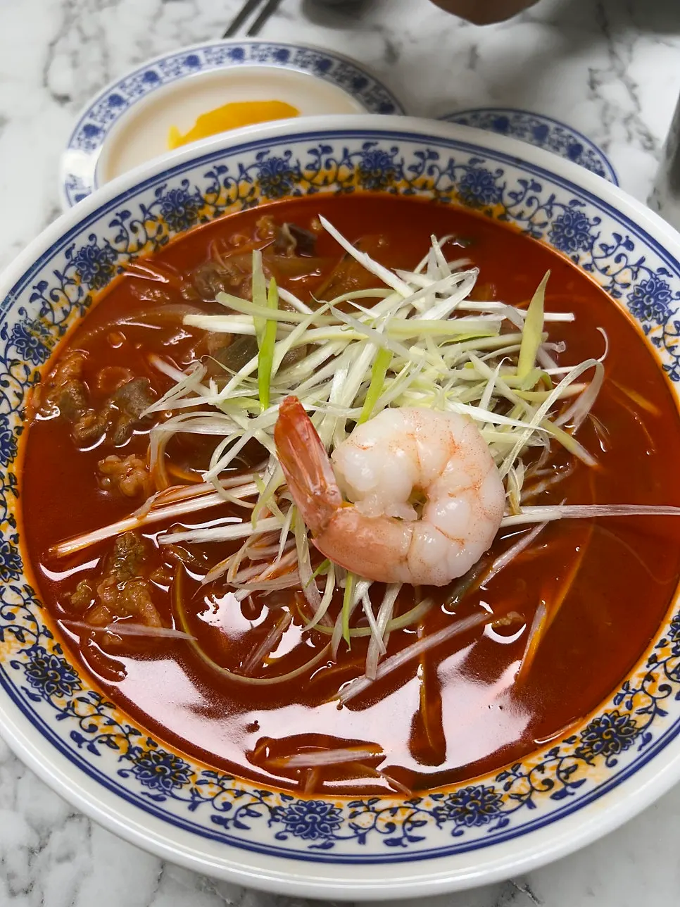 파채가 수북이 올라간 대파 차돌짬뽕