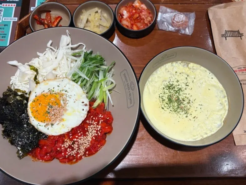 전라도식 육회 덮밥과 직화 제육 덮밥 한 상