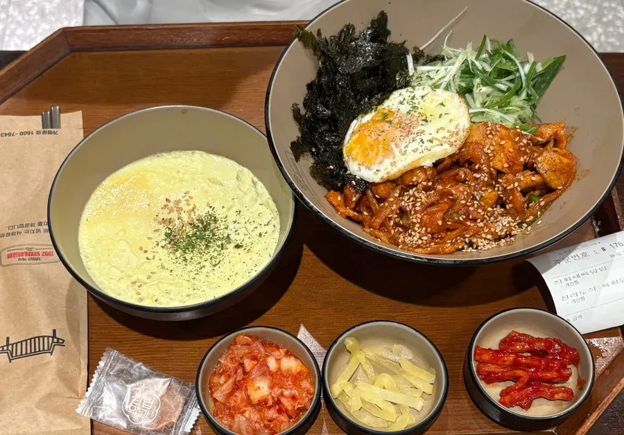 무말랭이, 단무지, 김치, 미니약과 밑반찬