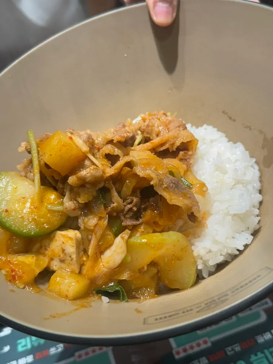 A bowl of jjageuli mixed into rice