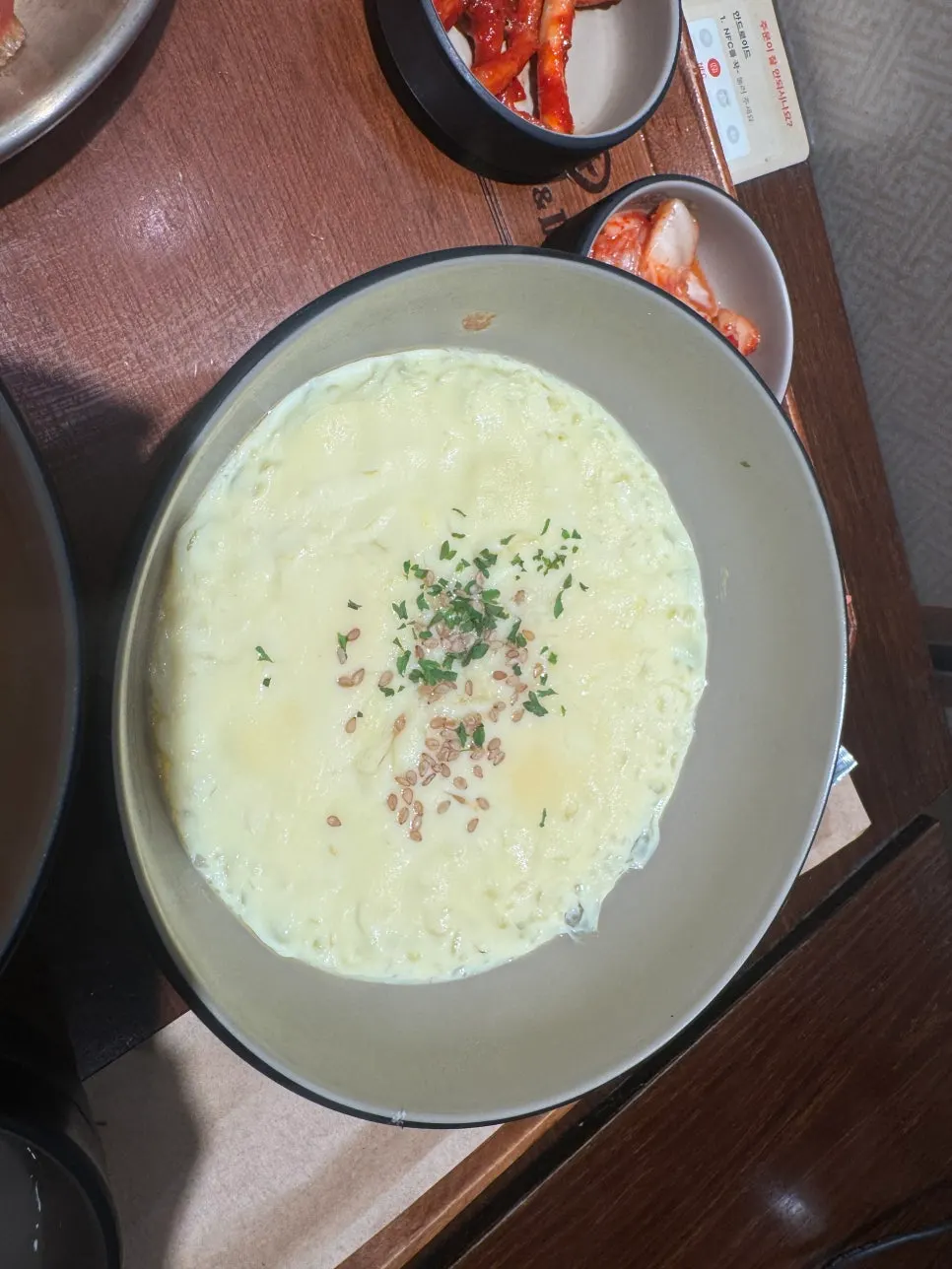 두부가 큼직하게 들어간 김치찌개