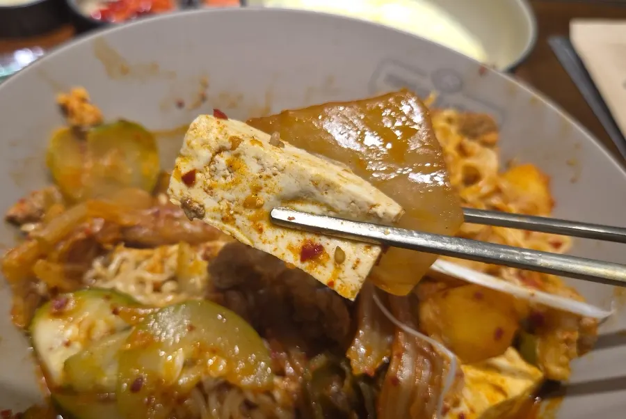 Jjageuli pot with the noodles pushed to the side