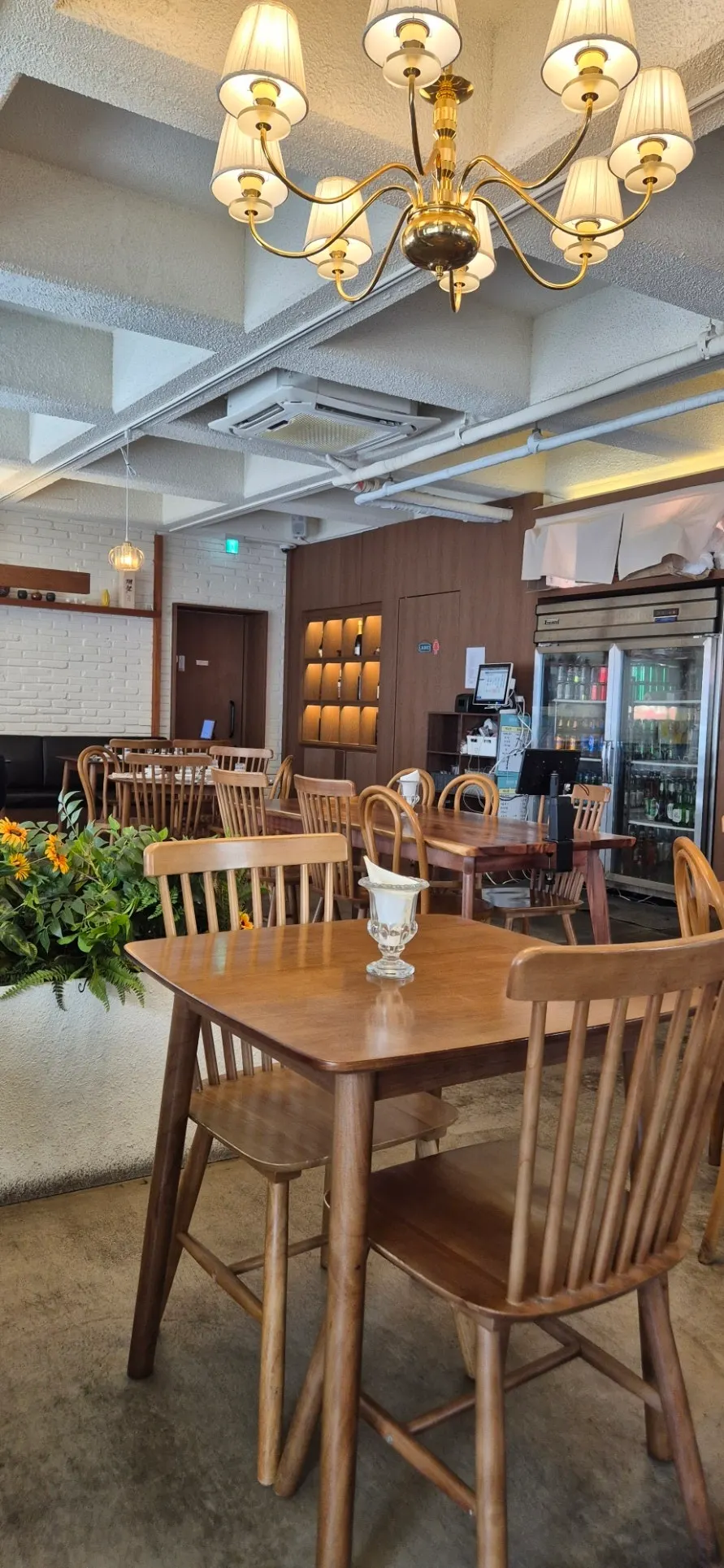Vertical view of Moa Gangnam's interior